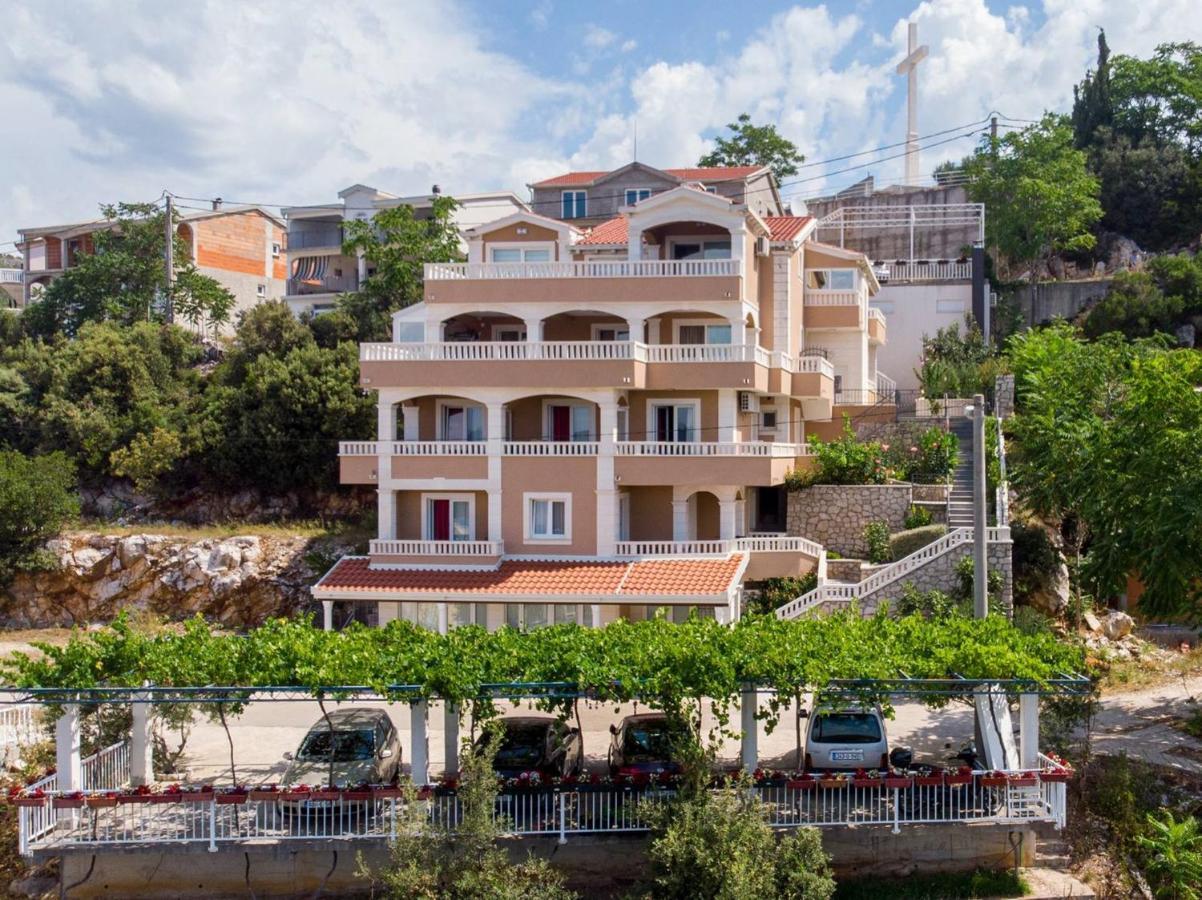 Apartments Bona Neum Bagian luar foto