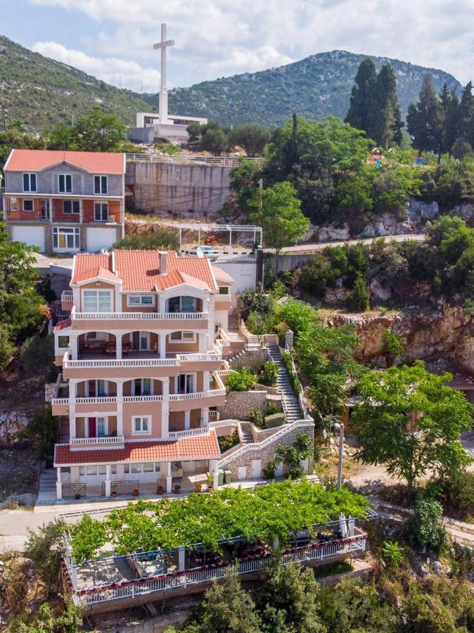 Apartments Bona Neum Bagian luar foto